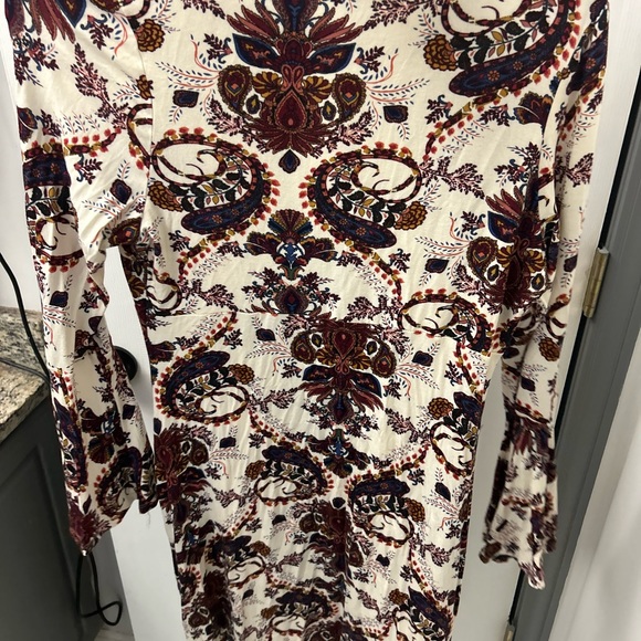 NWOT VENUS paisley dress. - Picture 14 of 16